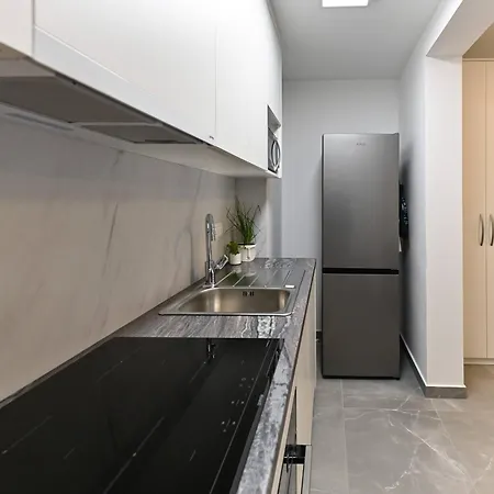 Judy, Terrace&garden, 80m From The Apartament Sveti Filip i Jakov