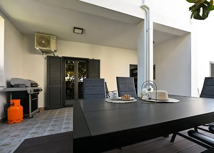 Апартаменты Judy, Terrace&garden, 80m From The *