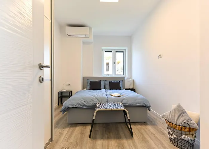 Apartment Judy, Terrace&garden, 80m From The *
