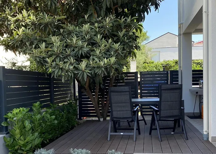 Judy, Terrace&garden, 80m From The Apartment