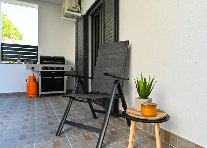 Apartment Judy, Terrace&garden, 80m From The Sveti Filip i Jakov